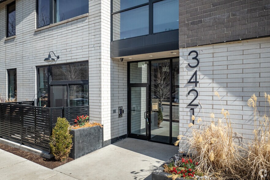 More Photos Of 3421 N Ashland Ave, Chicago Coworking Space