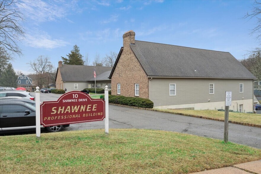 Primary Photo Of 10 Shawnee Dr, Watchung Medical For Lease