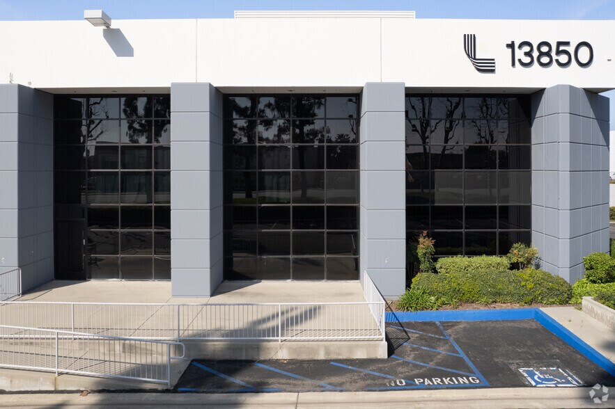 More Photos Of 13850 Central Ave, Chino Warehouse For Lease