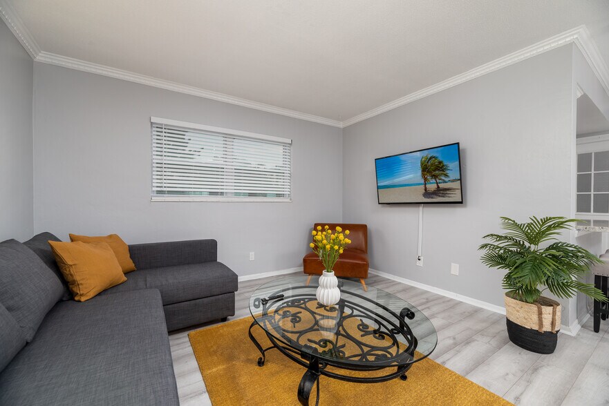 More Photos Of 820 NE 21st Dr, Wilton Manors Apartments For Sale