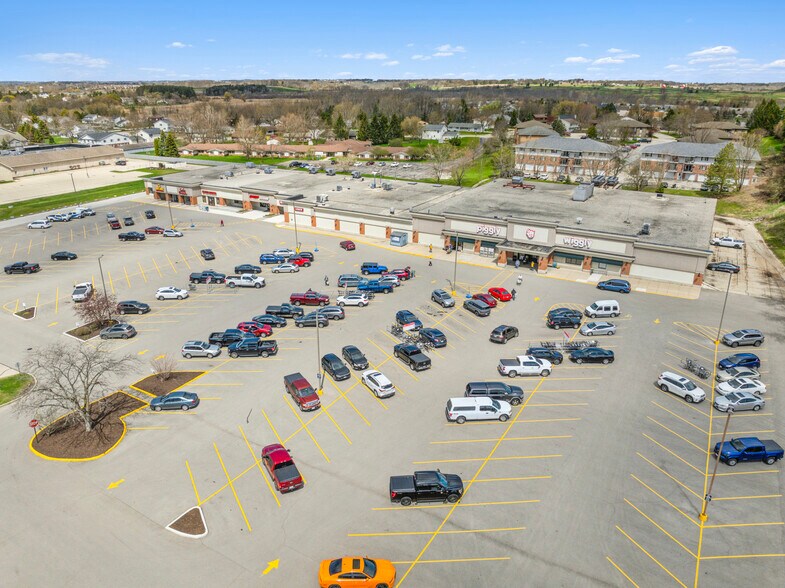 More Photos Of 1520-1566 E Sumner St, Hartford Freestanding For Sale