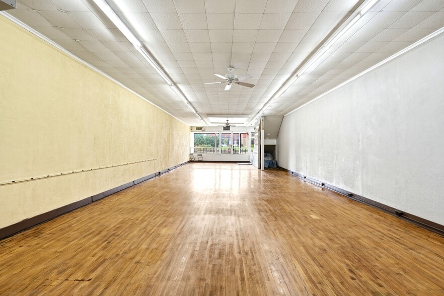More Photos Of 106 N Orange St, Albion Storefront For Sale