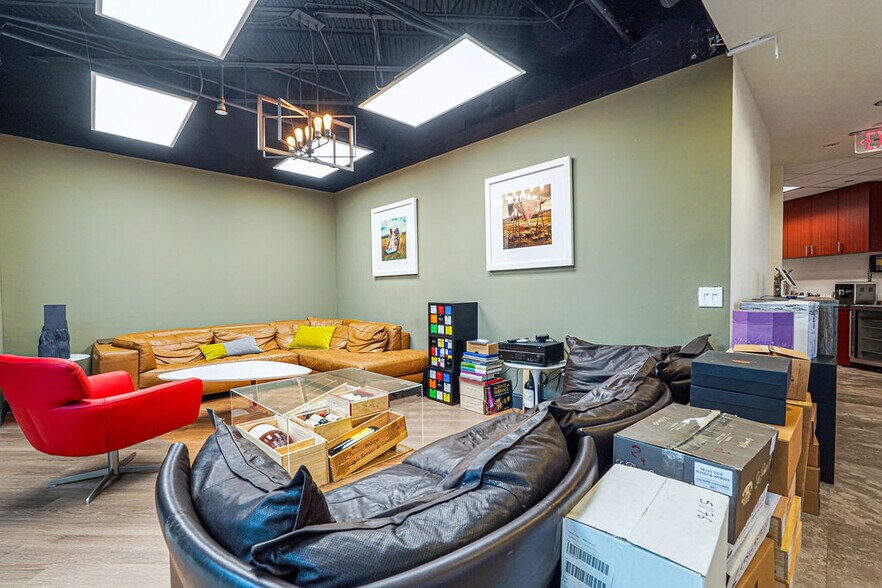 More Photos Of 17501 Biscayne Blvd, Aventura Office For Sale