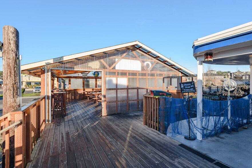 More Photos Of 102 Hall Ave, Coos Bay Restaurant For Sale