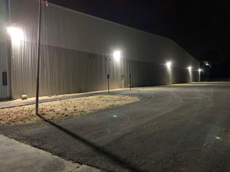 More Photos Of 1523 Midfield Industrial Blvd, Birmingham Distribution For Lease