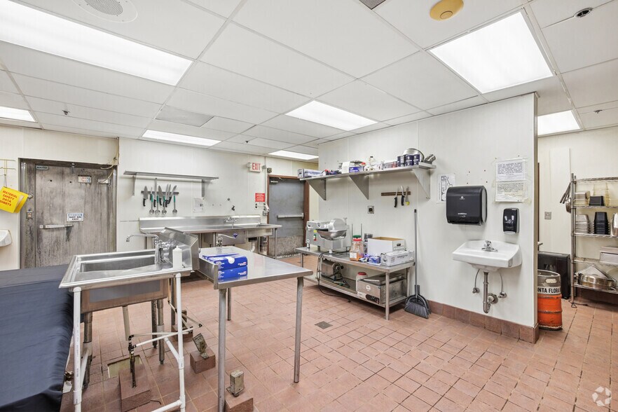 More Photos Of 200-208 W Fleming Dr, Morganton Unknown For Lease