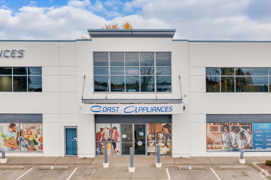 More Photos Of 19495 56th Ave, Surrey Showroom For Lease