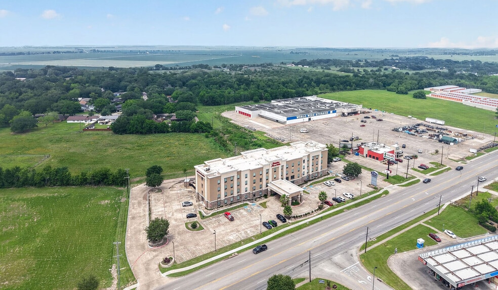 More Photos Of 4617 7th St, Bay City Hotel For Sale