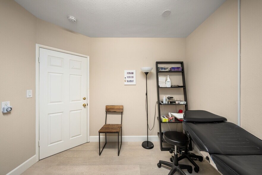 More Photos Of 607 N Anaheim Blvd, Anaheim Office For Sale