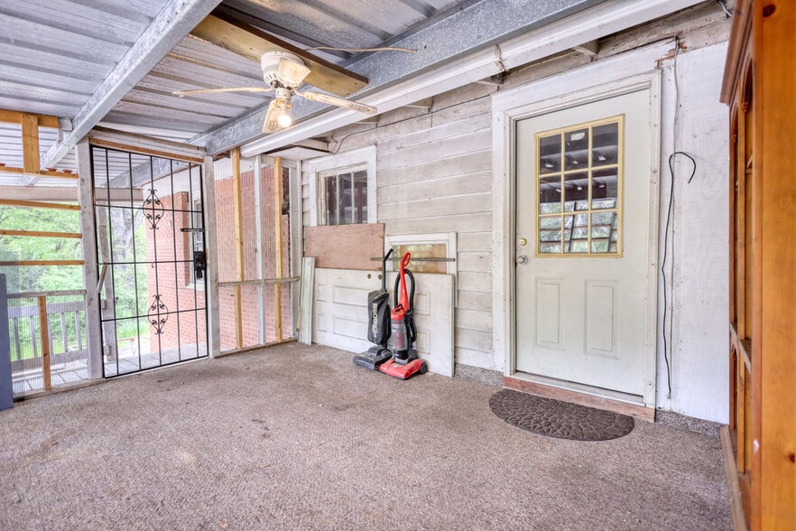 More Photos Of 510 S Camellia Blvd, Fort Valley Convenience Store For Sale
