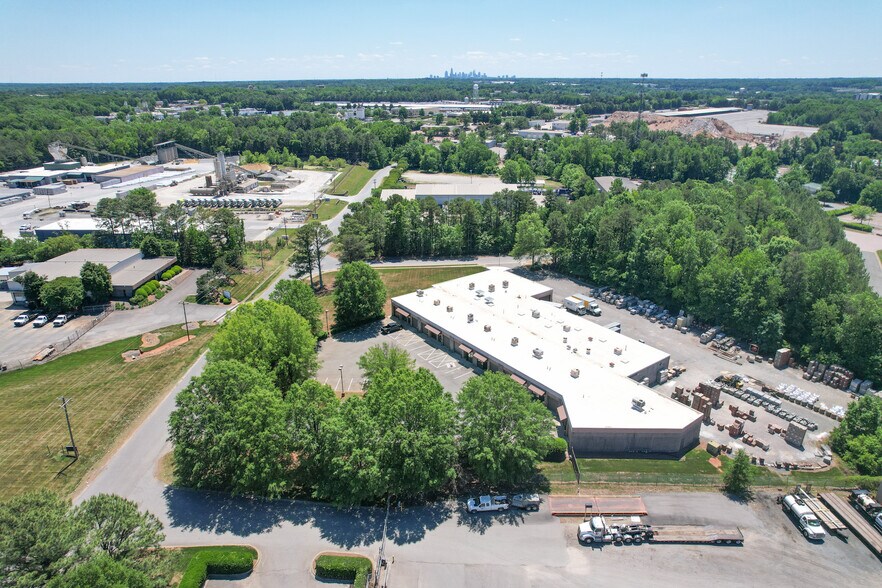 More Photos Of 10015 Metromont Industrial Blvd, Charlotte Warehouse For Lease