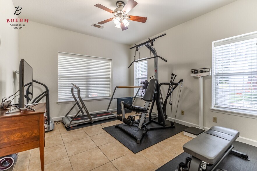 More Photos Of 50500 Interstate 10 W, Comfort Office For Sale