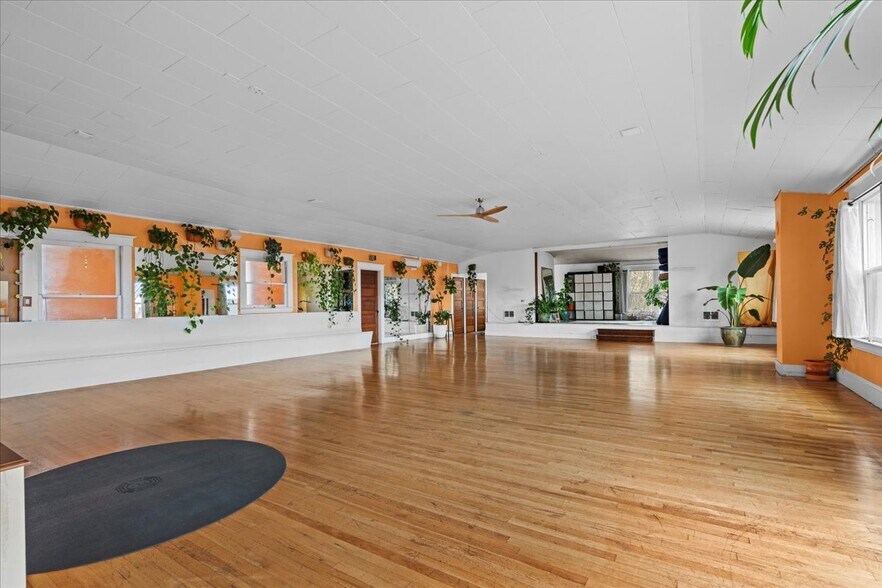 More Photos Of 2038 Pacific Ave, Forest Grove Storefront Retail Office For Sale