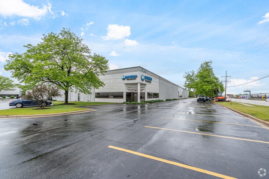 More Photos Of 400-440 N York Rd, Bensenville Warehouse For Lease