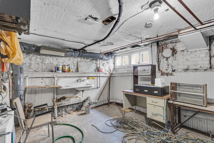 More Photos Of 601 S Jackson St, Jackson Office For Sale