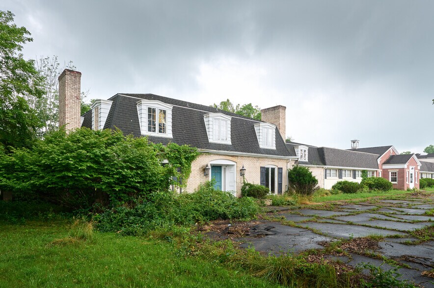 More Photos Of 352 Center St, Caledonia Manufacturing For Sale