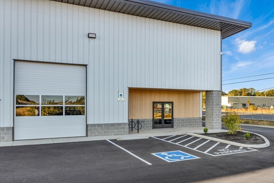 More Photos Of 167 Bateman Dr, Medford Light Manufacturing For Lease