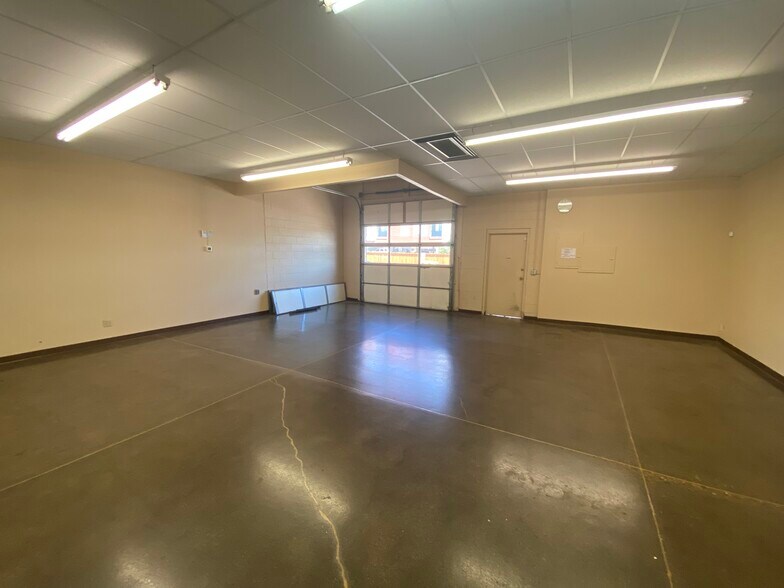 More Photos Of 1315 Nelson St, Lakewood Warehouse For Lease