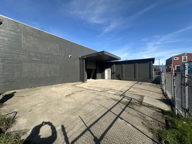 More Photos Of 1177 65th St, Oakland Light Manufacturing For Lease