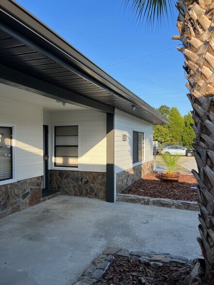 More Photos Of 6301 Causeway Blvd, Tampa Auto Repair For Lease