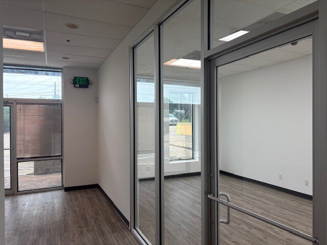 More Photos Of 2306 Howard Ln, Austin Distribution For Lease