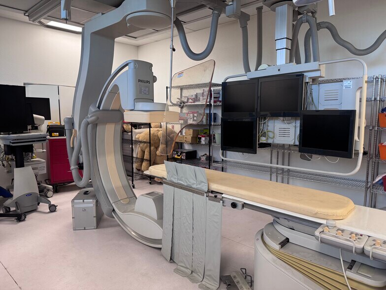 More Photos Of 2200 George Dieter Dr, El Paso Healthcare For Sale