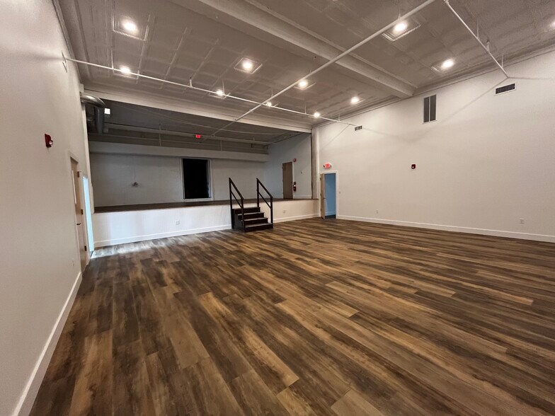 More Photos Of 75 Bacon St, Biddeford Religious Facility For Lease