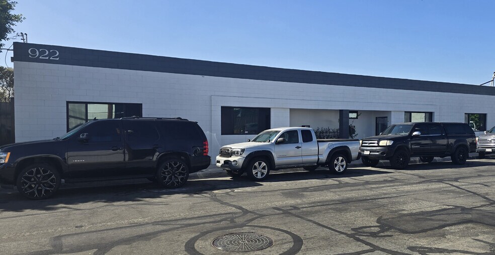More Photos Of 920-922 E Arlee Pl, Anaheim Warehouse For Lease