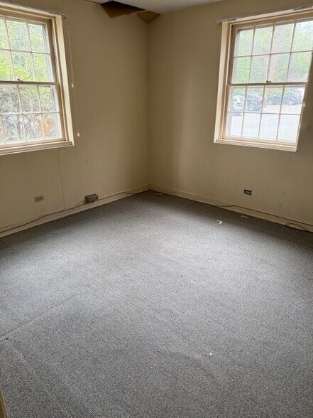 More Photos Of 1147 Rose Hill Dr, Charlottesville Office For Sale