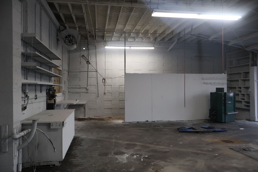 More Photos Of 13300 Burbank Blvd, Van Nuys Auto Repair For Sale