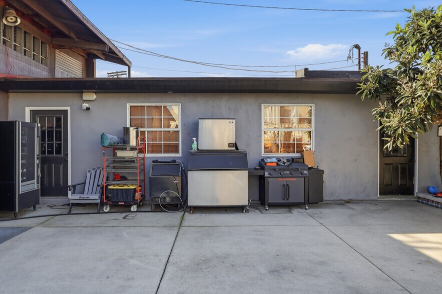 More Photos Of 1040 251st St, Harbor City Industrial For Sale