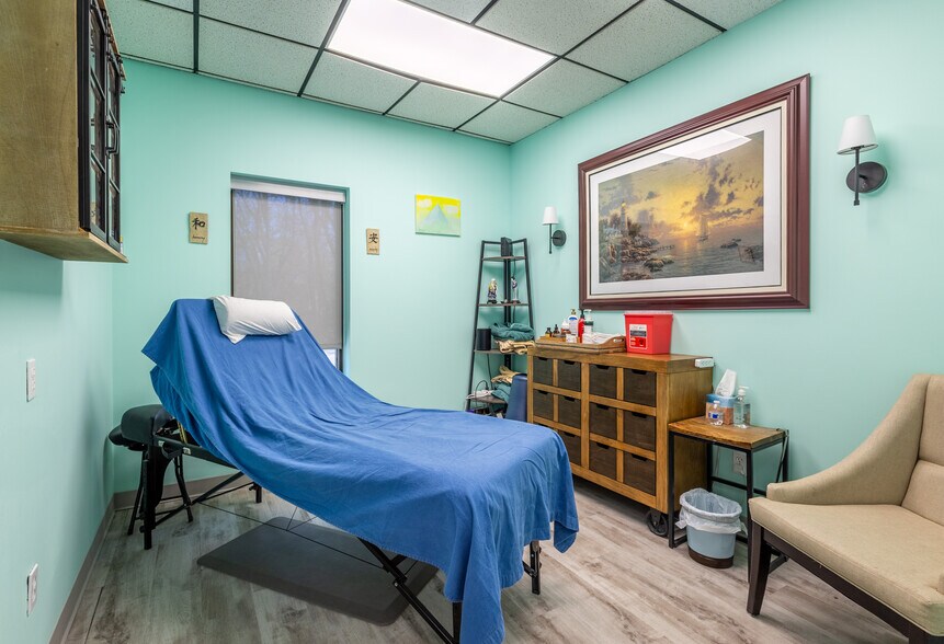 More Photos Of 189 Main Rd, Riverhead Medical For Lease