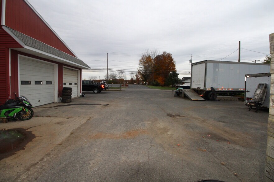 More Photos Of 585 S Main St, Central Square Auto Dealership For Sale