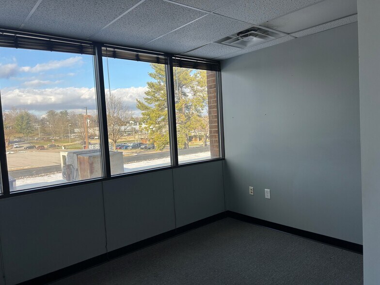 More Photos Of 9047 Executive Park Dr, Knoxville Office For Lease