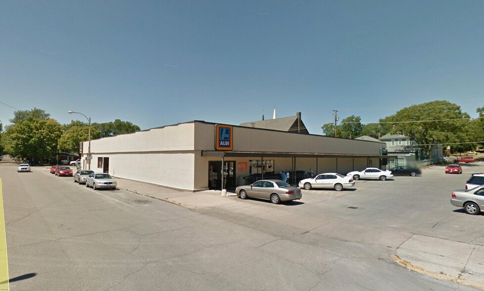 Primary Photo Of 927 1/2 Ave, Fort Madison General Retail For Lease