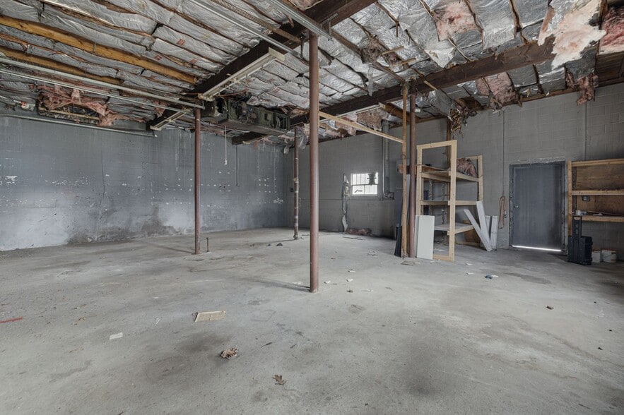 More Photos Of 585 Warren Ave, East Providence Storefront Retail Office For Sale