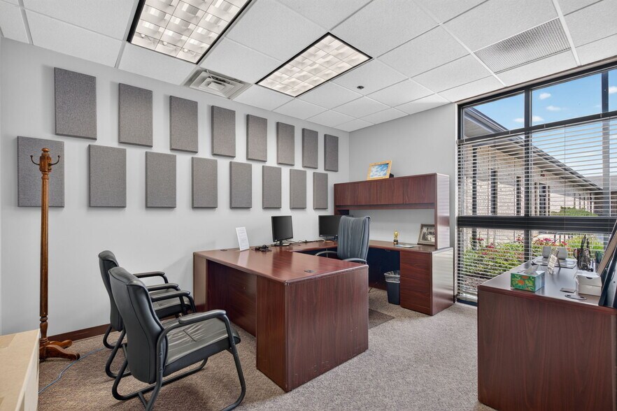 More Photos Of 852 W Bartlett Rd, Bartlett Office For Sale