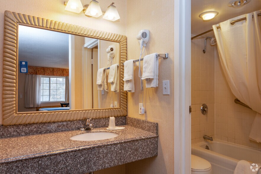 More Photos Of 201 Stagecoach Trl, Ogallala Hospitality For Sale