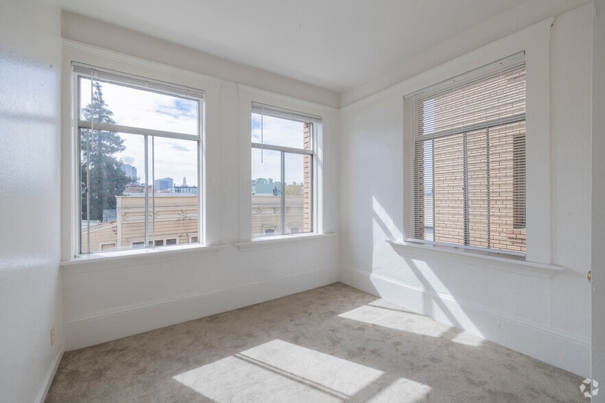 More Photos Of 498 25th St, Oakland Apartments For Sale