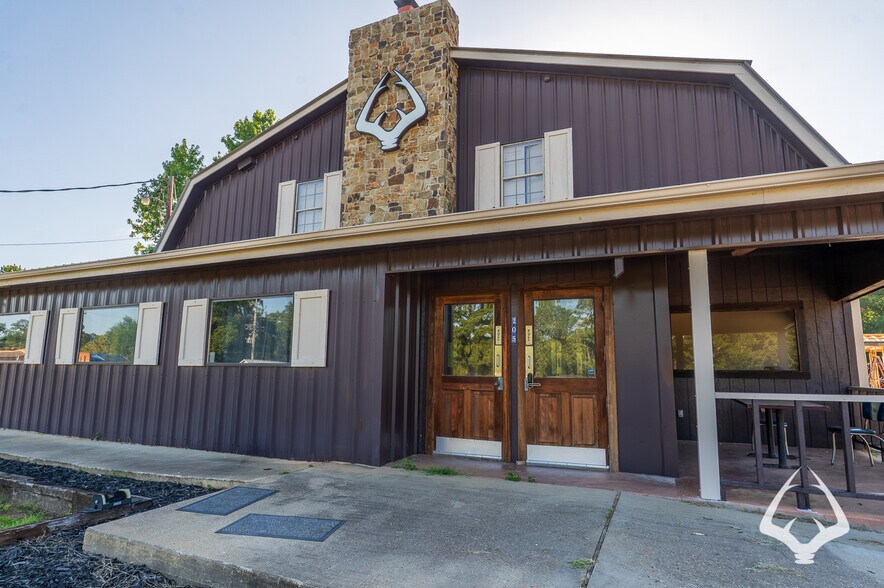More Photos Of 205 N Wheeler Rd, Colmesneil Office For Sale