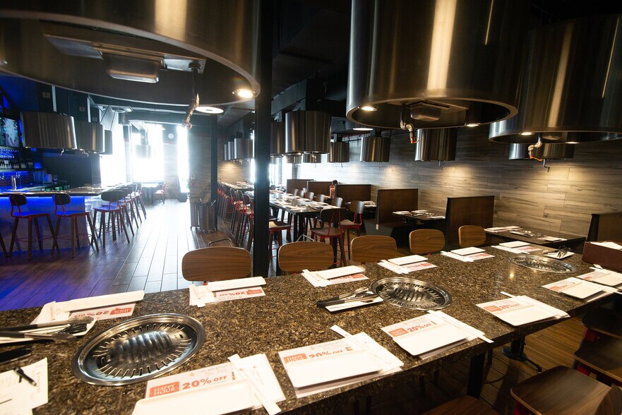 More Photos Of 414-416 W 4th St, Santa Ana Office For Sale