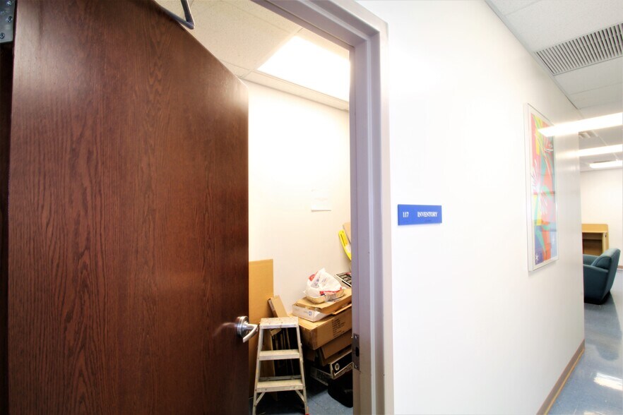 More Photos Of 14240 Dante Ave, Dolton Loft Creative Space For Lease