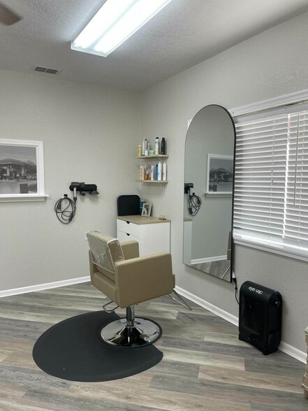 More Photos Of 123 Main St, Auburndale Freestanding For Sale