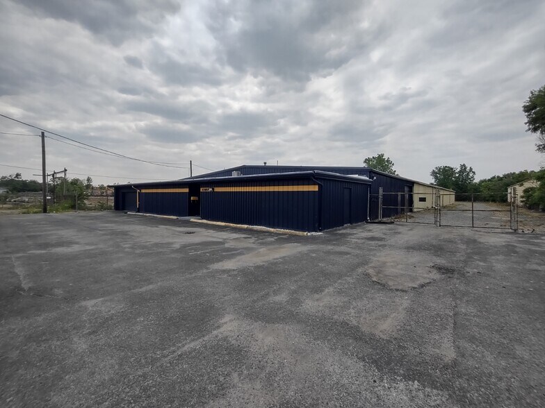 More Photos Of 1107 E Kibby St, Lima Warehouse For Lease