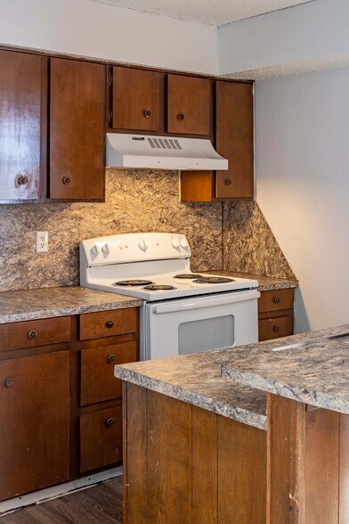 More Photos Of 1102 Sherman Ave, Levelland Apartments For Sale