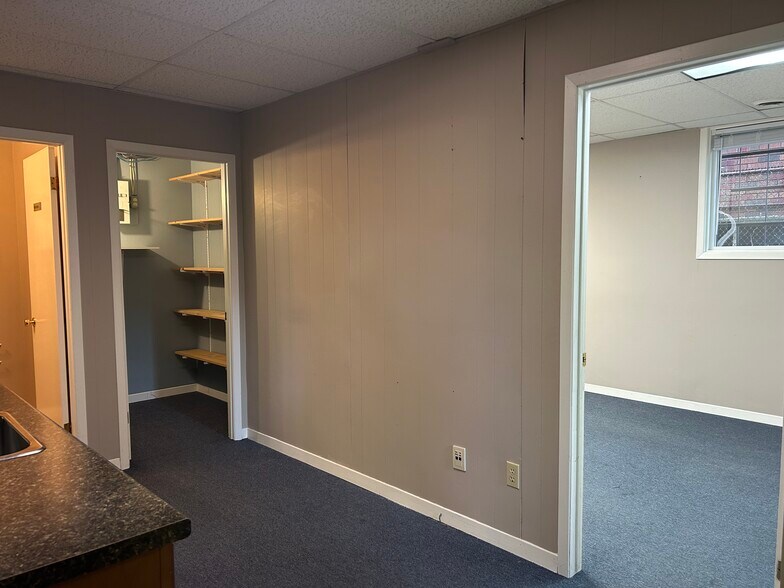 More Photos Of 191 Queensway W, Simcoe Office For Lease