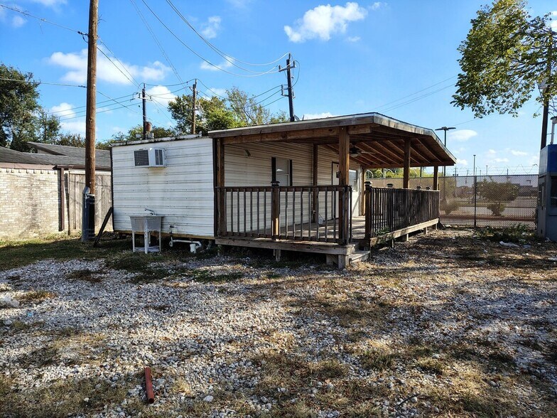 More Photos Of 11211 Kitty Brook Dr, Houston Land For Lease