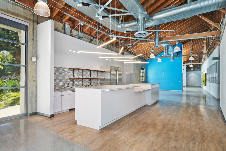 More Photos Of 10567 Jefferson Blvd, Culver City Loft Creative Space For Lease