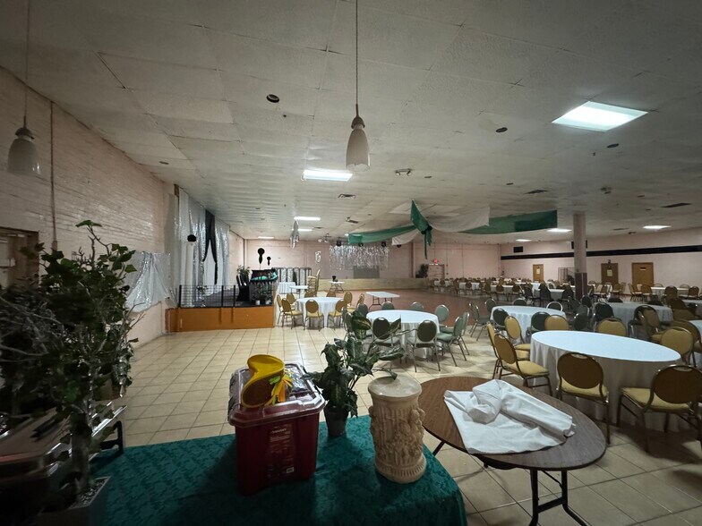 More Photos Of 5115 E Grand Ave, Dallas Showroom For Lease