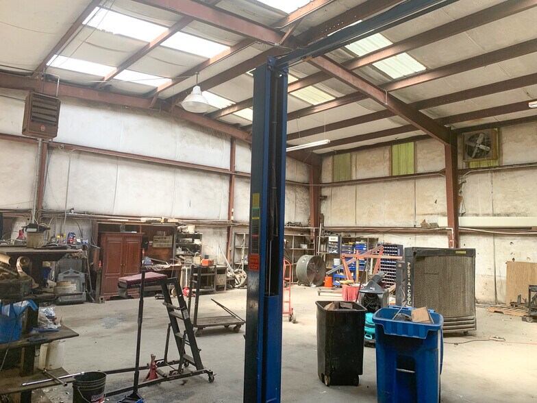 More Photos Of 7010 Moffett Rd, Mobile Industrial For Sale
